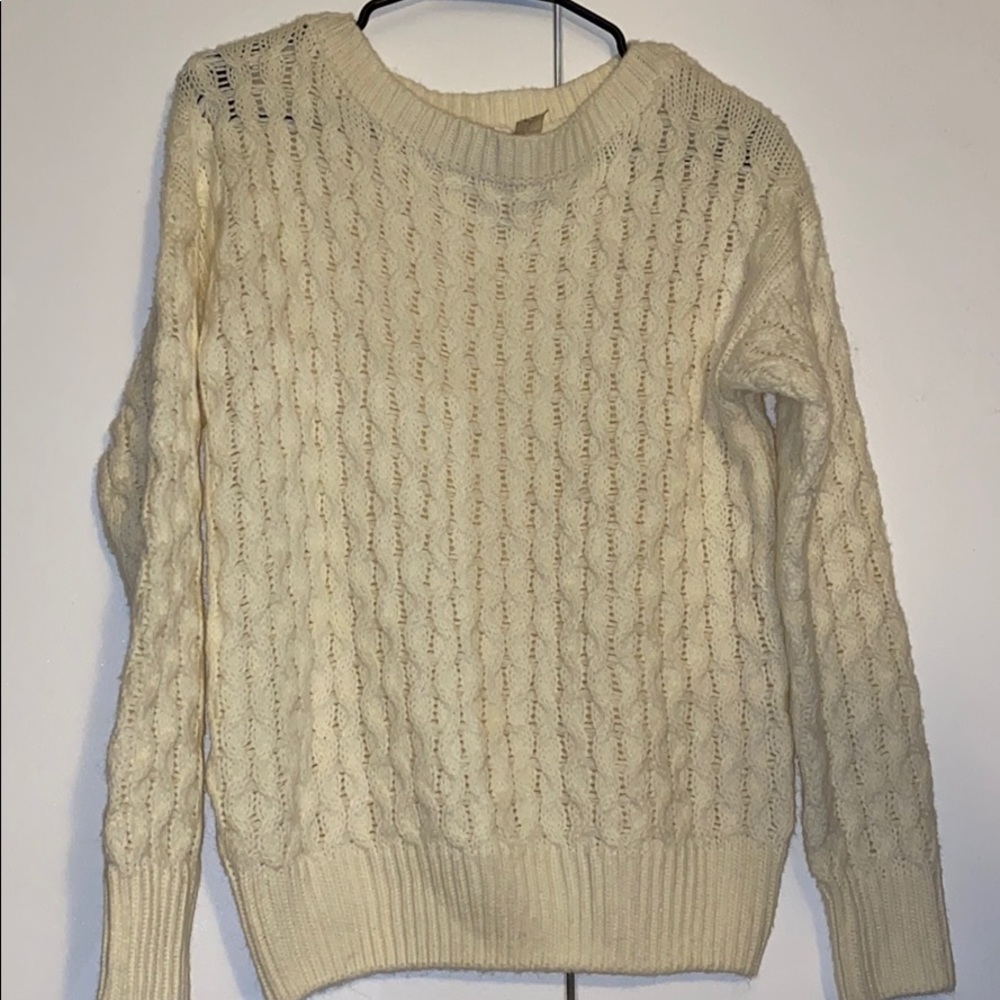 Cute comfy sweater 🥶🤍